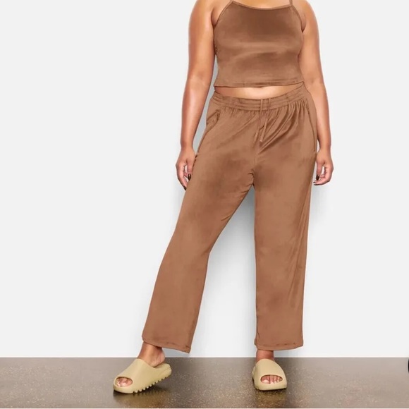 NWT SKIMS Kim Kardashian Velour Track Pant - Picture 1 of 3